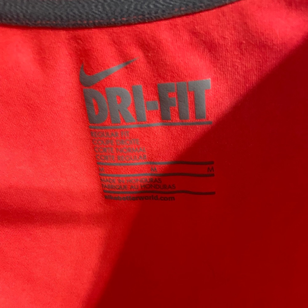 ⭐️3 for $20⭐️ Nike Dri Fit V-Neck Top Size M Bright Neon Coral - Picture 3 of 3